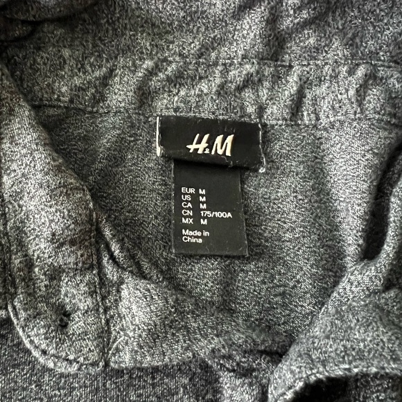 Men’s H&M Soft Button Up Shirt - Picture 3 of 4